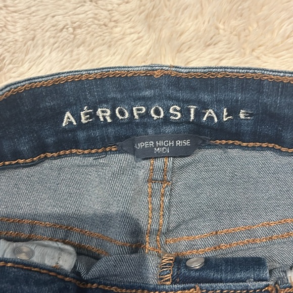 Distressed denim shorts, Aeropostale, size 6 - Picture 4 of 5